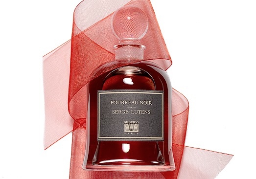 Fourreau-Noir-Serge-Lutens_reference.jpg